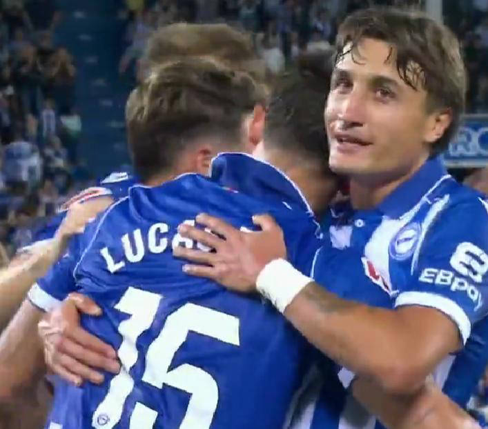 一场1-0！西甲黑马强势登顶，3轮不败收获7分，反超巴萨与皇马